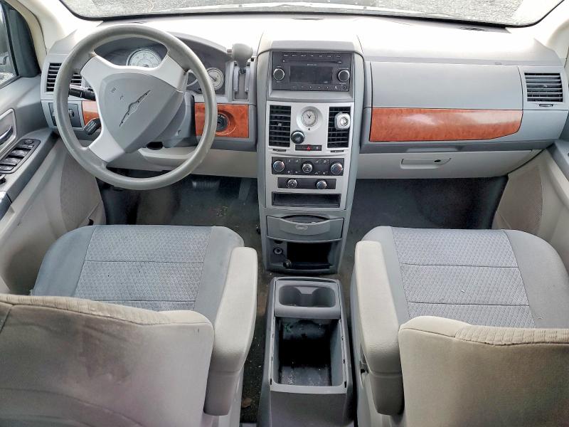 Photo 8 from auction – 2009 CHRYSLER TOWN & COU with VIN 2A8HR44E59R522253