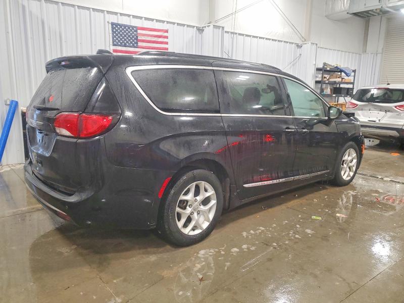 Photo 3 from auction – 2017 CHRYSLER PACIFICA T with VIN 2C4RC1BG1HR810091