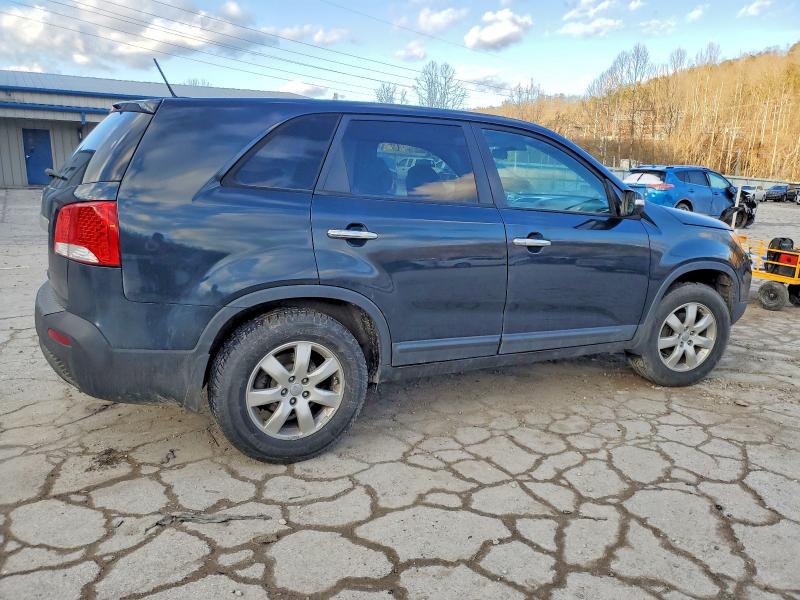Photo 3 from auction – 2013 KIA SORENTO LX with VIN 5XYKT3A15DG324084