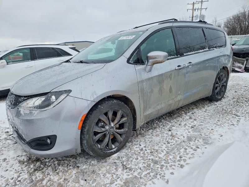 CHRYSLER PACIFICA 2018 with VIN 2C4RC1FG0JR350180 - Photo from auction