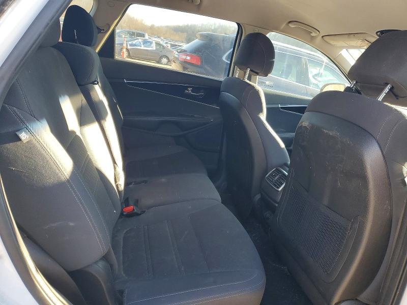 Photo 10 from auction – 2017 KIA SORENTO LX with VIN 5XYPGDA59HG332620