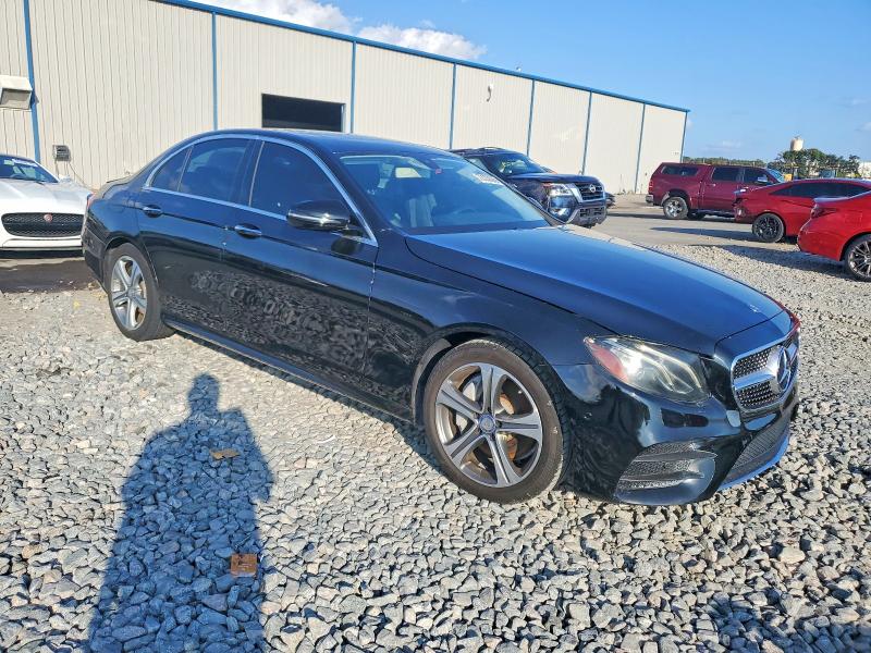 Photo 4 from auction – 2017 MERCEDES-BENZ E 300 with VIN WDDZF4JB9HA080150