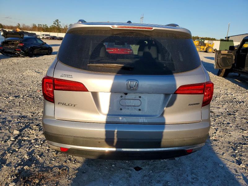 Photo 6 from auction – 2018 HONDA PILOT TOUR with VIN 5FNYF5H93JB021719