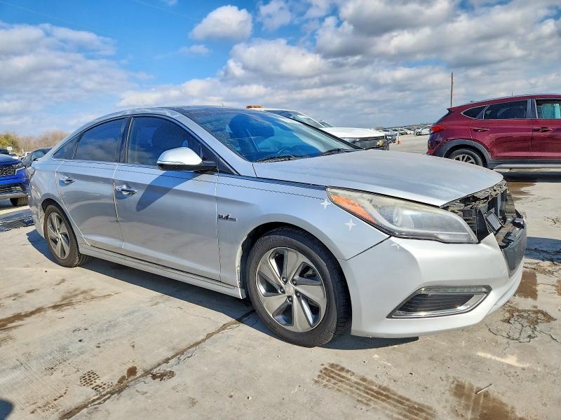 Photo 4 from auction – 2016 HYUNDAI SONATA with VIN KMHE34L18GA032042