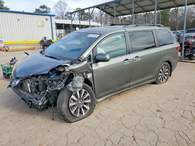 TOYOTA SIENNA XLE 2019 with VIN 5TDDZ3DCXKS216029 - Photo from auction