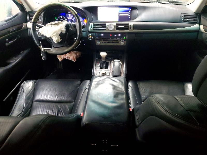 Photo 8 from auction – 2017 LEXUS LS 460 with VIN JTHCL5EF5H5028856