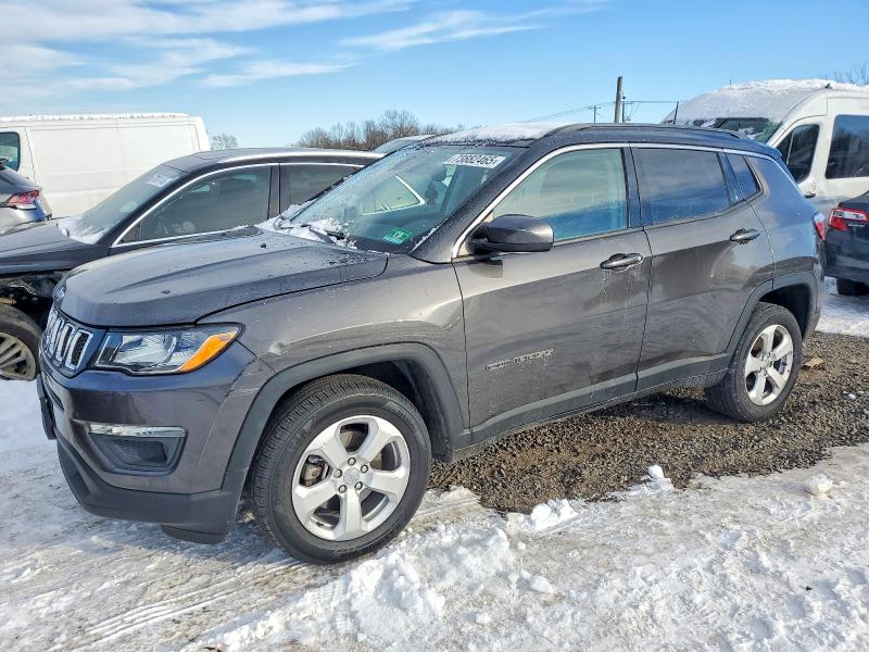 JEEP COMPASS LA 2018 con VIN 3C4NJDBB9JT402547 - Foto de la subasta