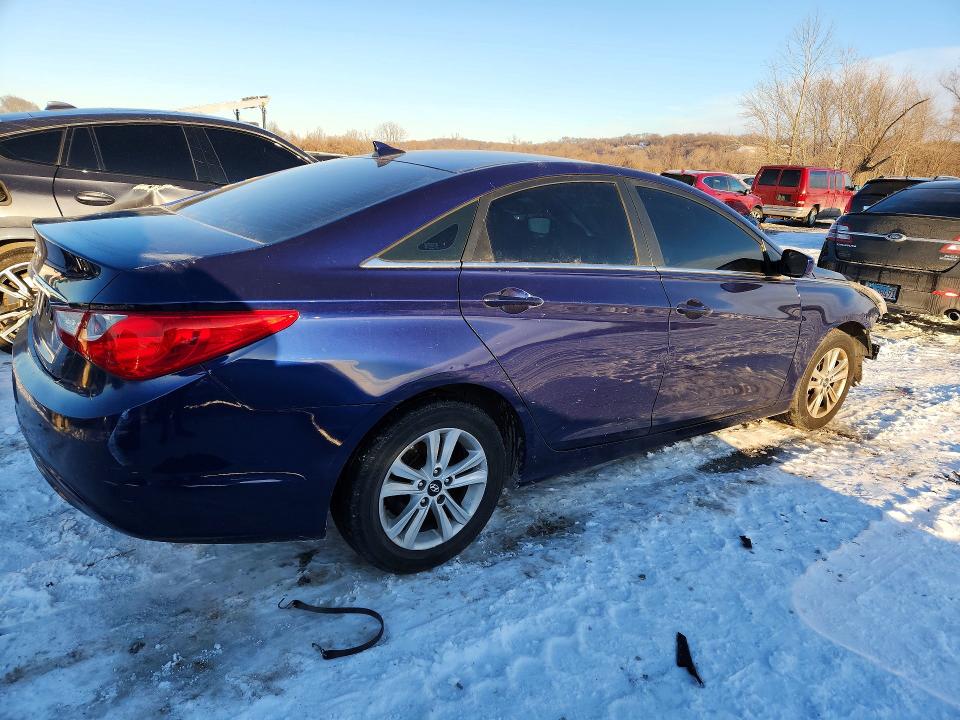 Photo 3 from auction – 2012 HYUNDAI SONATA GLS with VIN 5NPEB4AC1CH332276