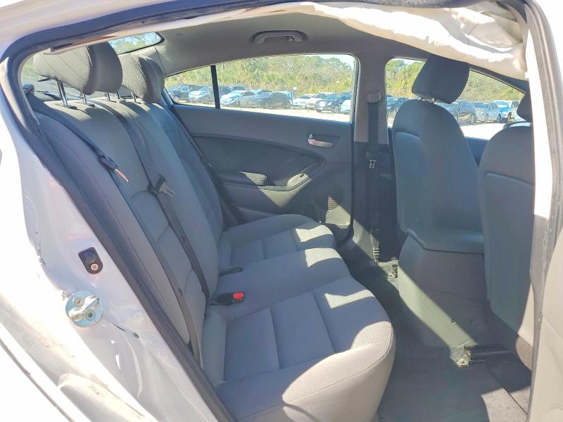 Photo 10 from auction – 2017 KIA FORTE LX with VIN 3KPFK4A70HE082564