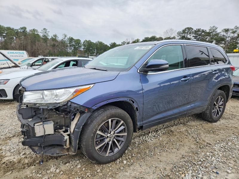 TOYOTA HIGHLANDER 2017 with VIN 5TDKZRFH8HS187996 - Photo from auction