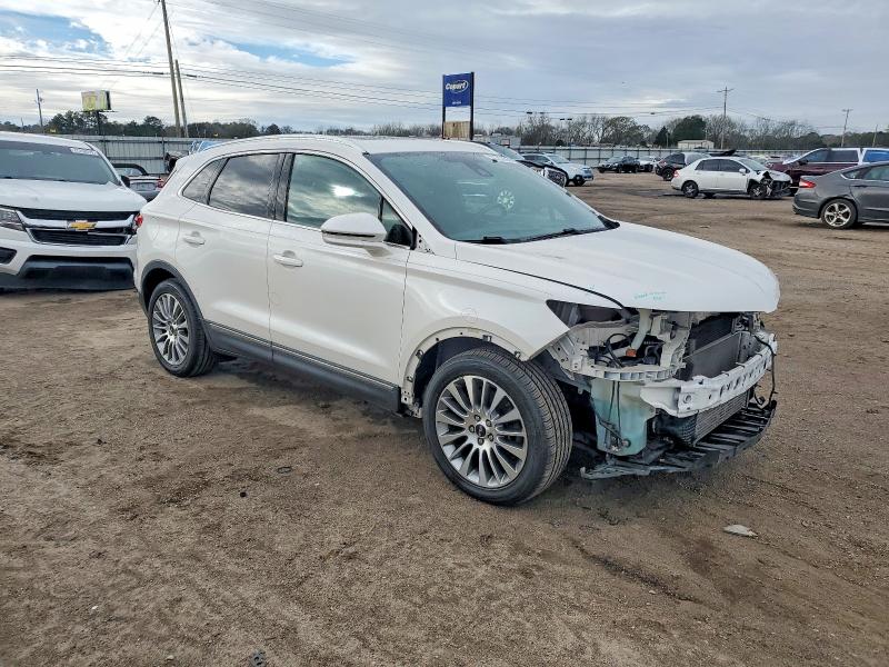 Photo 4 from auction – 2017 LINCOLN MKC RESERV with VIN 5LMCJ3C9XHUL11065