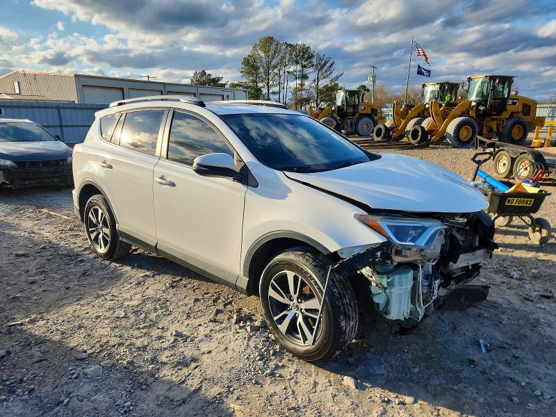 Photo 4 from auction – 2017 TOYOTA RAV4 XLE with VIN JTMWFREVXHJ701054