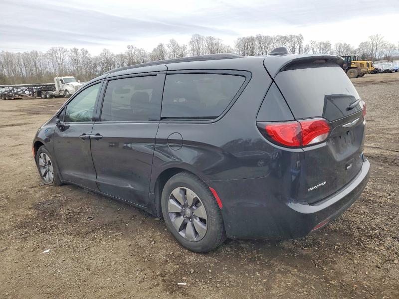 Photo 2 from auction – 2018 CHRYSLER PACIFICA with VIN 2C4RC1N70JR339682
