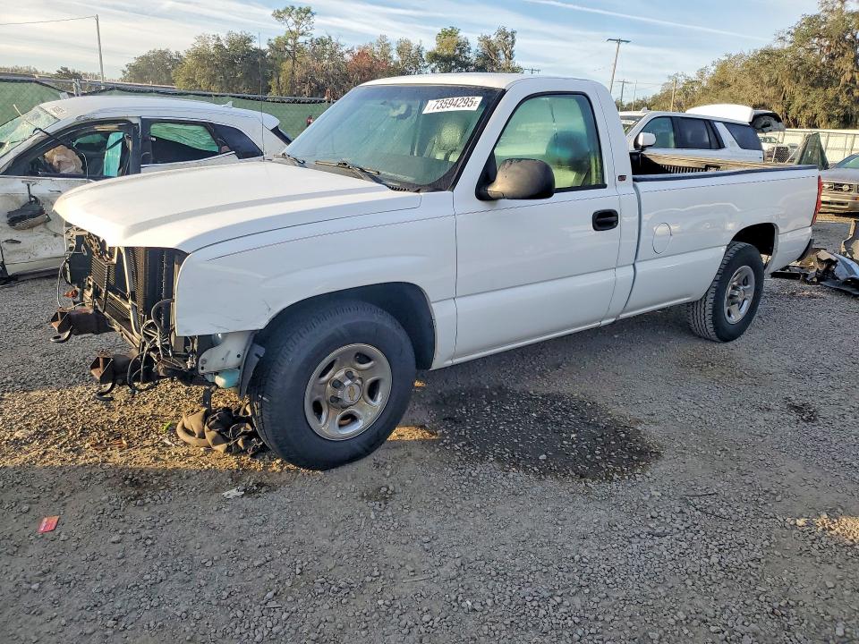 CHEVROLET SILVERADO 2004 with VIN 1GCEC14X44Z311314 - Photo from auction