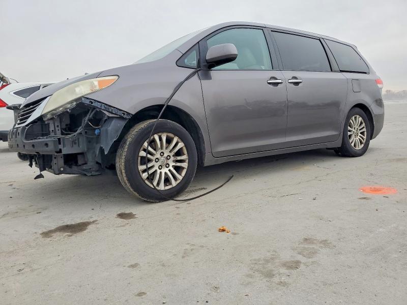 TOYOTA SIENNA XLE 2011 with VIN 5TDYK3DC9BS097640 - Photo from auction
