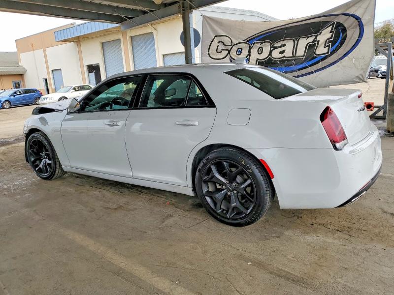 Photo 2 from auction – 2022 CHRYSLER 300 with VIN 2C3CCABG0NH167745
