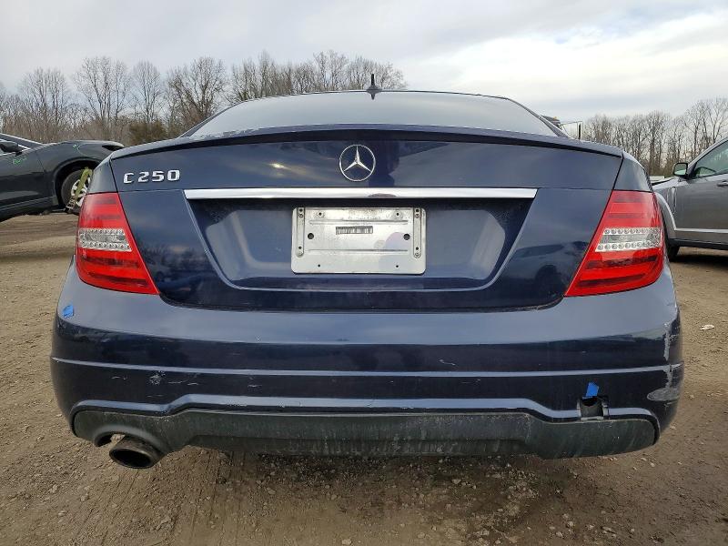Photo 6 from auction – 2012 MERCEDES-BENZ C with VIN WDDGJ4HB4CF925137