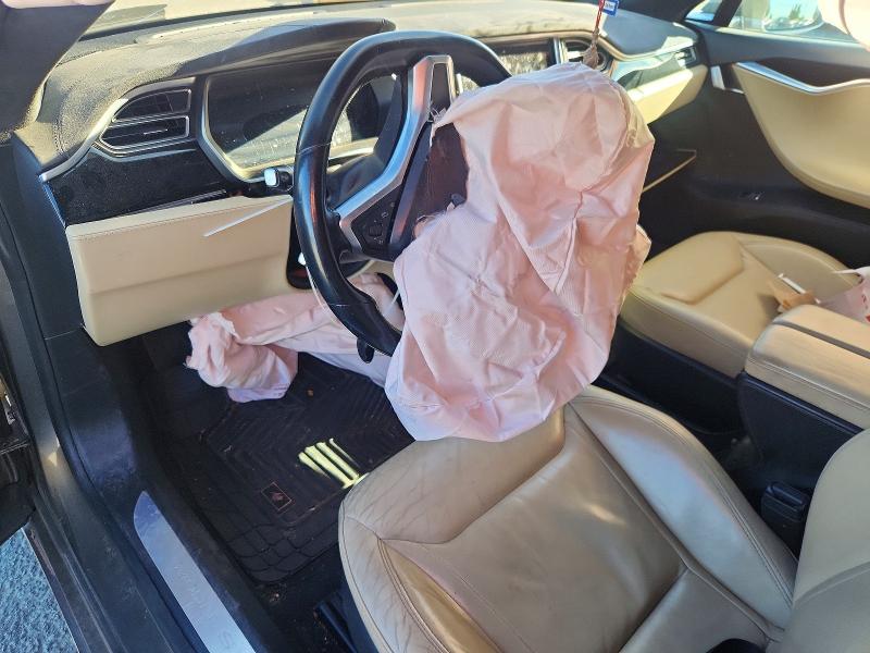 Photo 8 from auction – 2015 TESLA MODEL S with VIN 5YJSA1E13FF109690