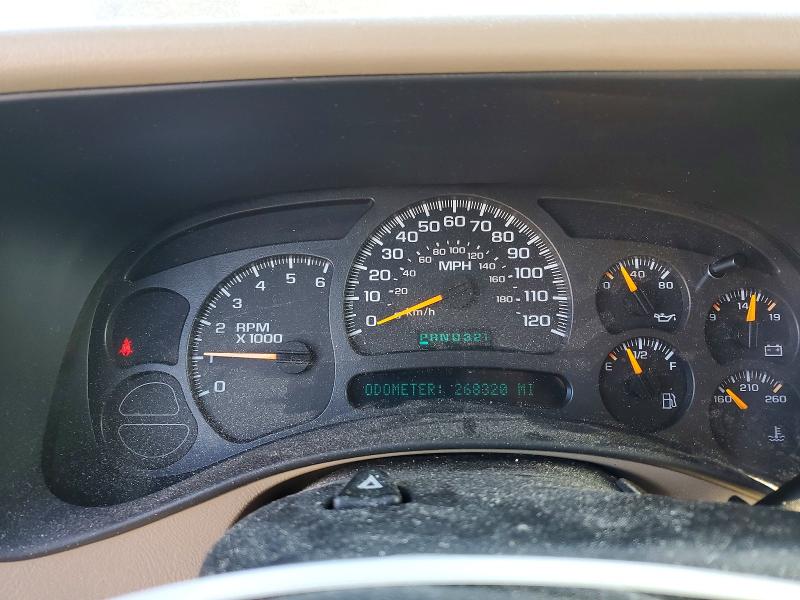Снимка 9 от търг – 2004 GMC YUKON XL с VIN 3GKFK16ZX4G175524