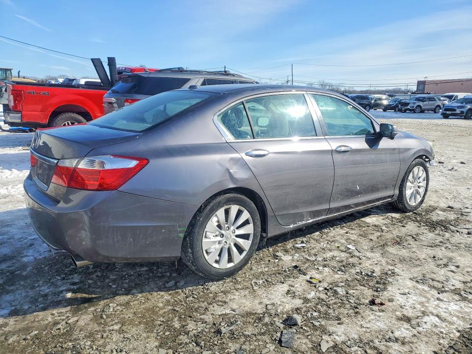 Photo 3 from auction – 2015 HONDA ACCORD with VIN 1HGCR2F89FA057264