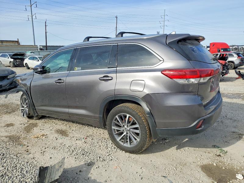 Foto 2 de la subasta – 2018 TOYOTA HIGHLANDER con VIN 5TDJZRFH2JS545627