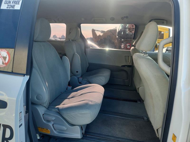 Photo 11 from auction – 2011 TOYOTA SIENNA with VIN 5TDZK3DC2BS023027