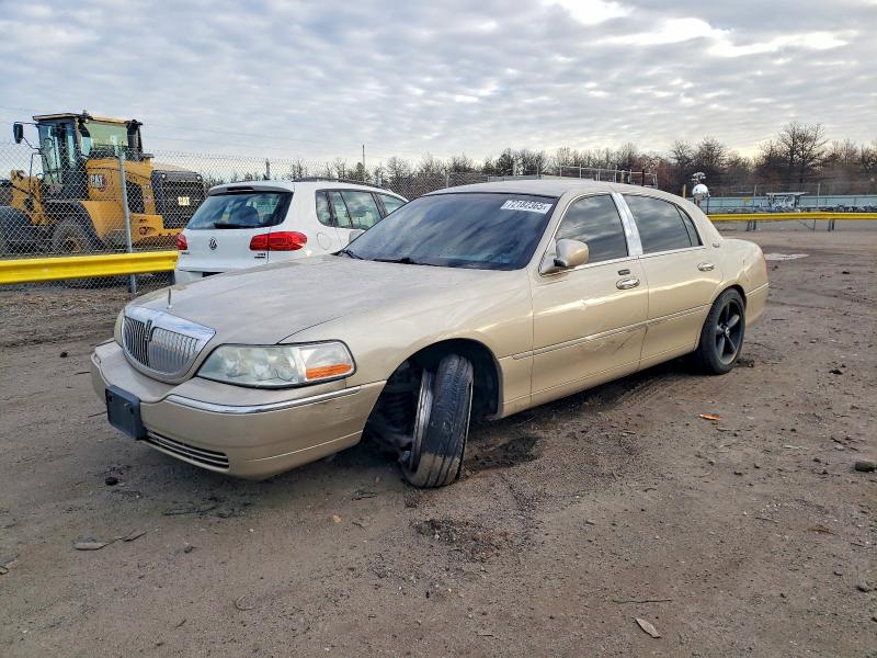 Photo 1 from auction – 2010 LINCOLN TOWN CAR with VIN 2LNBL8CV1AX618688