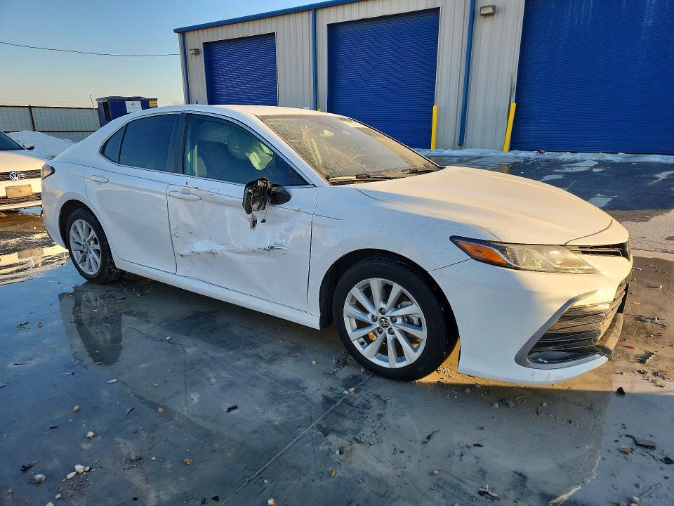 Photo 4 from auction – 2022 TOYOTA CAMRY with VIN 4T1R11AK4NU674741