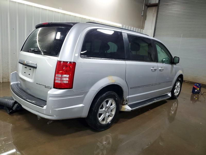 Photo 3 from auction – 2010 CHRYSLER TOWN & COU with VIN 2A4RR5D1XAR373268