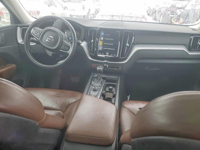 Photo 8 from auction – 2018 VOLVO XC60 with VIN LYV102RK7JB087386