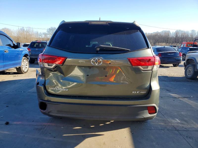 Photo 6 from auction – 2019 TOYOTA HIGHLANDER with VIN 5TDJZRFH4KS996401