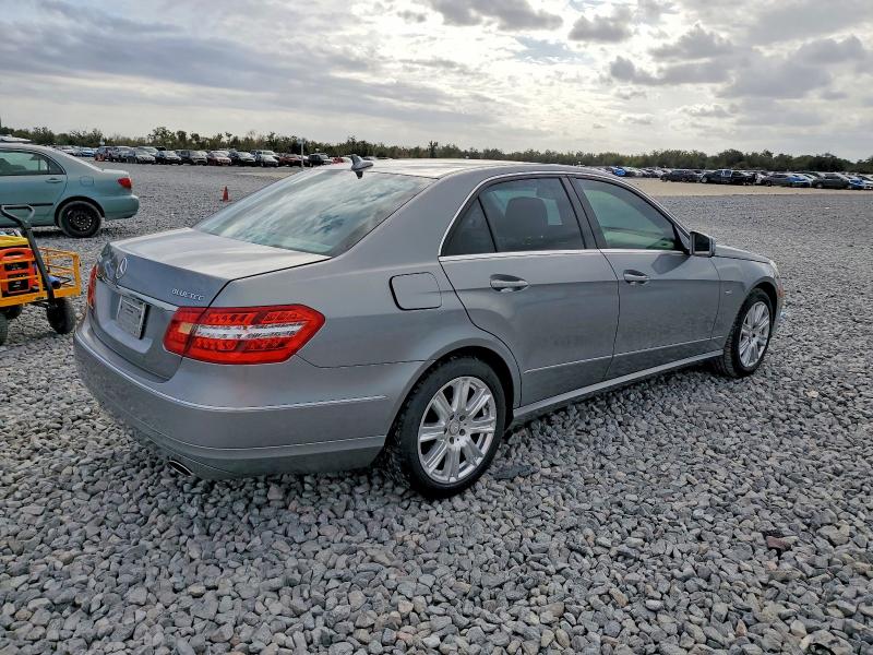 Photo 3 from auction – 2012 MERCEDES-BENZ E 350 BLUE with VIN WDDHF2EB1CA635384