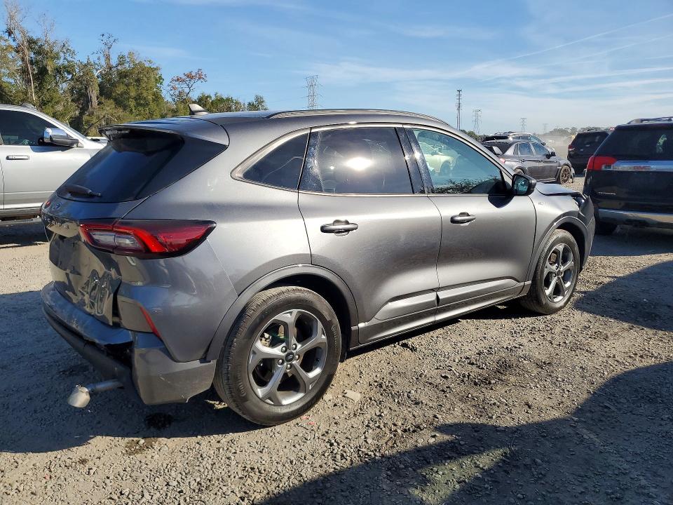 Photo 3 from auction – 2023 FORD ESCAPE with VIN 1FMCU0MN2PUA85641
