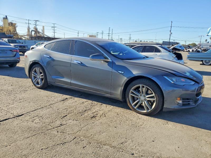 Photo 4 from auction – 2014 TESLA MODEL S with VIN 5YJSA1H18EFP38355