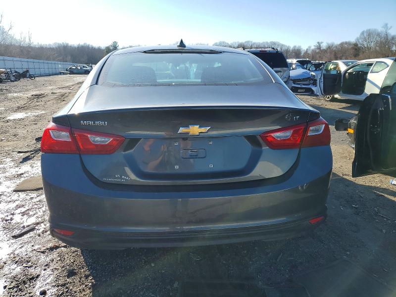 Photo 6 from auction – 2018 CHEVROLET MALIBU LT with VIN 1G1ZD5ST4JF154749