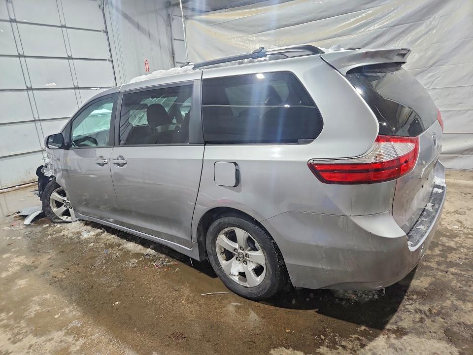 Photo 2 from auction – 2018 TOYOTA SIENNA LE with VIN 5TDKZ3DC3JS939369
