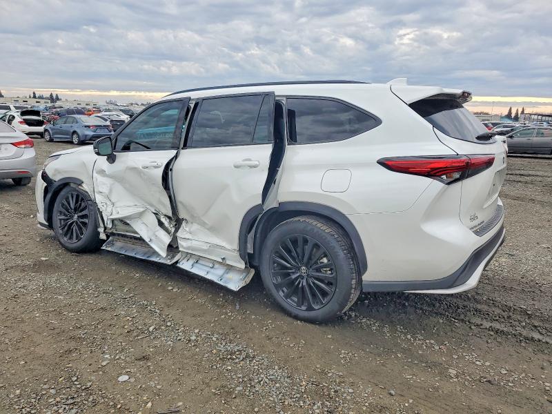 Photo 2 from auction – 2023 TOYOTA HIGHLANDER with VIN 5TDKDRAH8PS024608