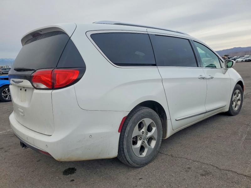 Photo 3 from auction – 2017 CHRYSLER PACIFICA T with VIN 2C4RC1EG3HR727497