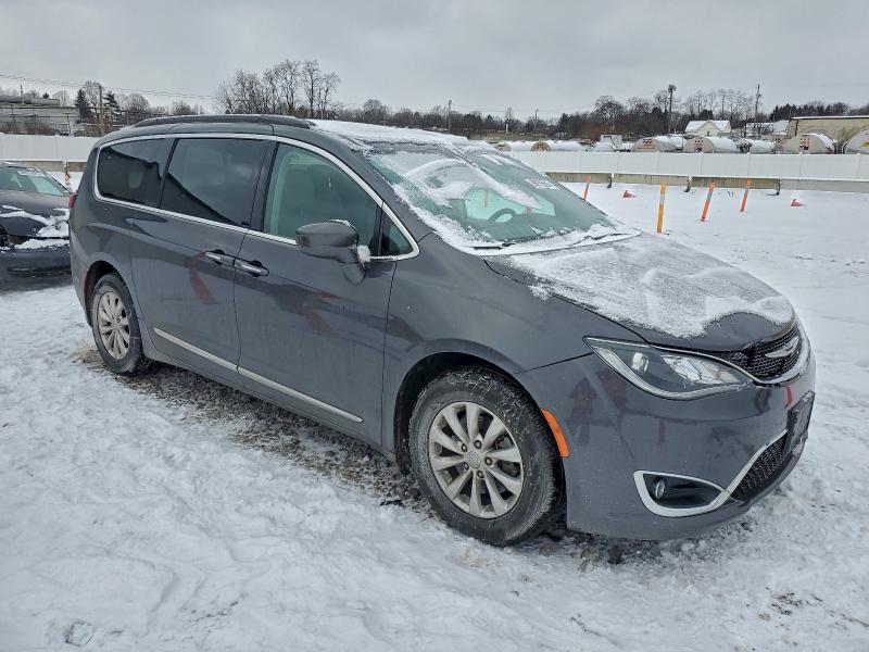 Photo 4 from auction – 2017 CHRYSLER PACIFICA T with VIN 2C4RC1BG3HR505353