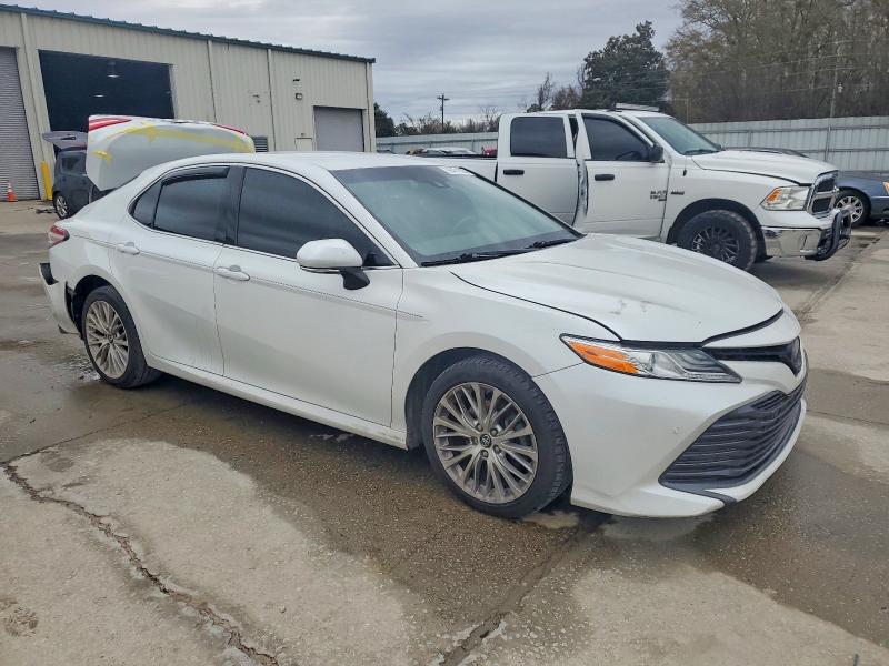 Photo 4 from auction – 2018 TOYOTA CAMRY L with VIN 4T1B11HK2JU022329