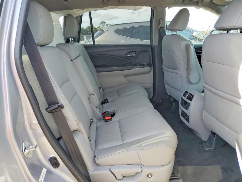 Photo 11 from auction – 2016 HONDA PILOT TOUR with VIN 5FNYF6H90GB126894