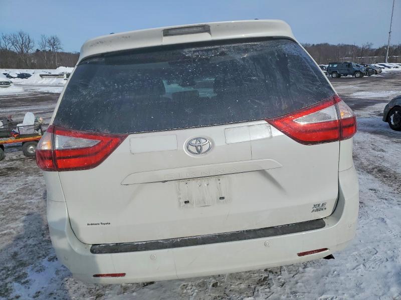 Photo 6 from auction – 2016 TOYOTA SIENNA XLE with VIN 5TDDK3DC9GS140119