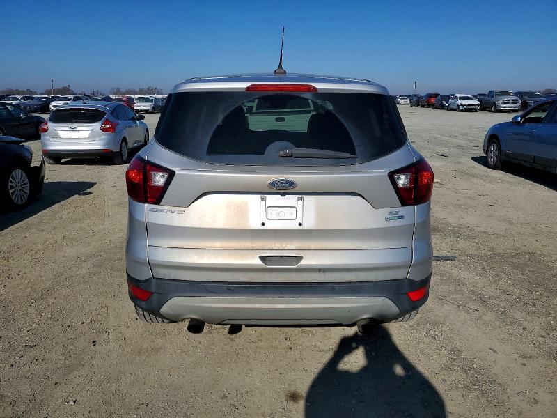 Photo 6 from auction – 2019 FORD ESCAPE SE with VIN 1FMCU9GD1KUC06627