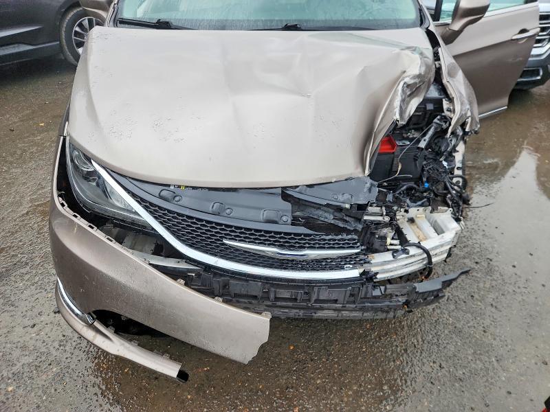 Photo 12 from auction – 2017 CHRYSLER PACIFICA with VIN 2C4RC1EGXHR644424