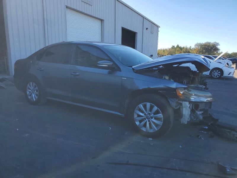 Photo 4 from auction – 2014 VOLKSWAGEN PASSAT S with VIN 1VWAH7A31EC023014