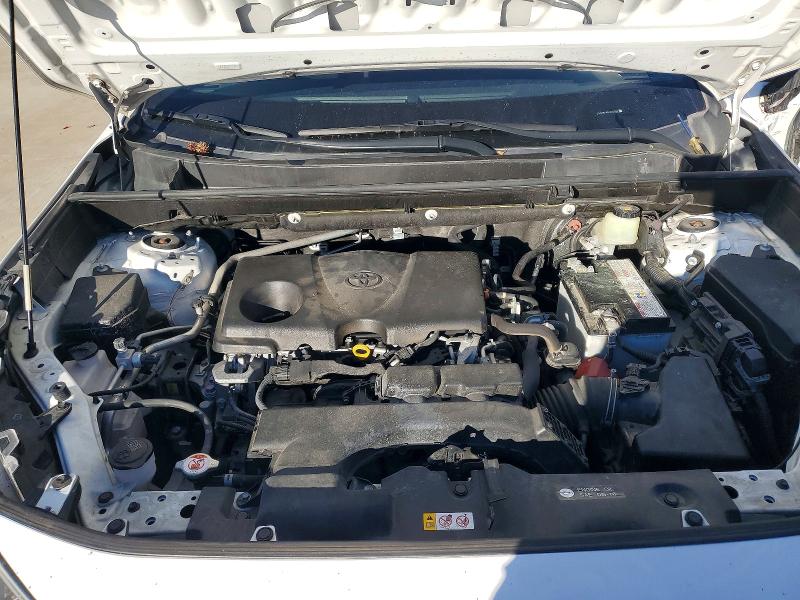 Photo 11 from auction – 2019 TOYOTA RAV4 XLE with VIN JTMW1RFV0KD033929