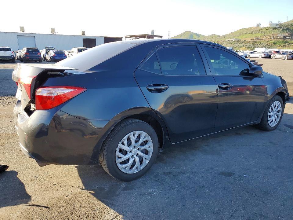 Photo 3 from auction – 2018 TOYOTA COROLLA L with VIN 5YFBURHE0JP855502