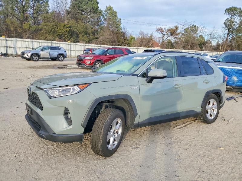 TOYOTA RAV4 XLE 2019 with VIN JTMRWRFV3KD515034 - Photo from auction