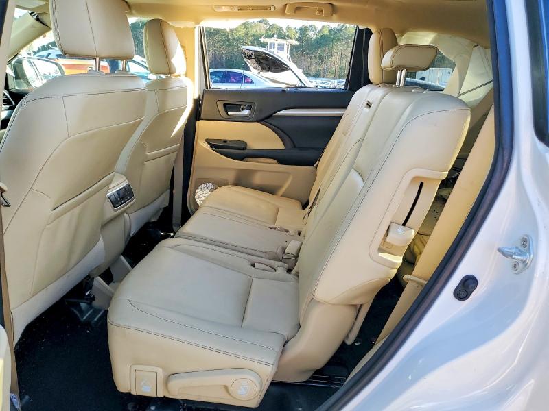 Photo 11 from auction – 2018 TOYOTA HIGHLANDER with VIN 5TDKZRFH9JS269385