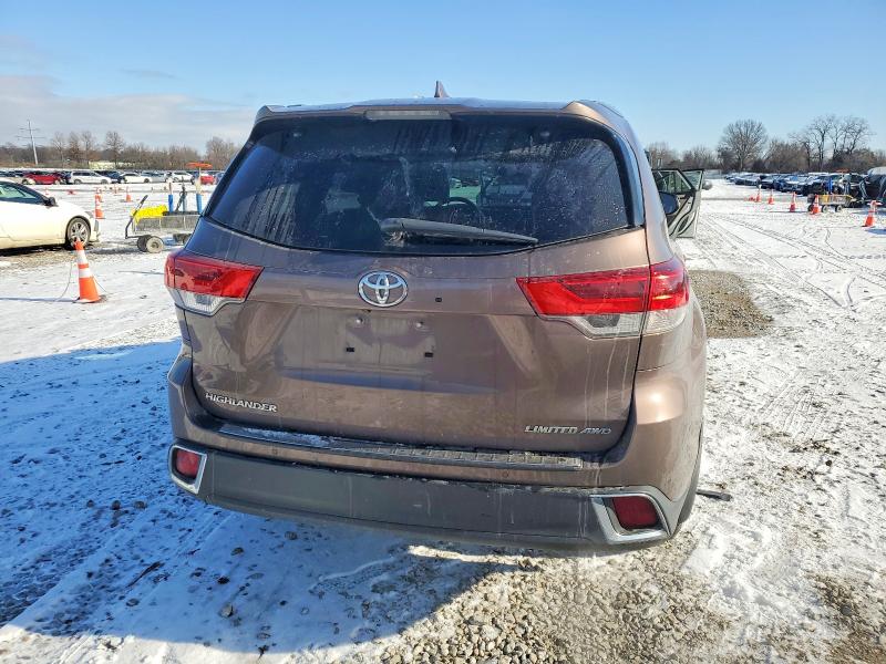 Photo 6 from auction – 2017 TOYOTA HIGHLANDER with VIN 5TDDZRFH3HS445995